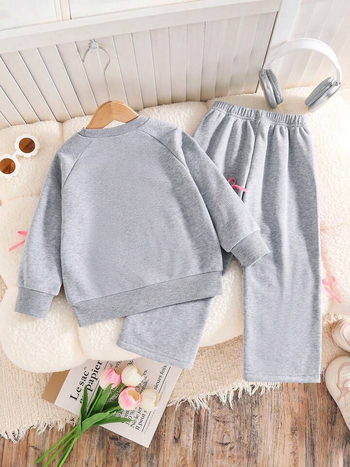 Glozin Girls’ Grey “New York Manhattan” Sweatshirt & Jogger Set – Soft Winter Tracksuit with Pink Bow Detail (1–14 Years)